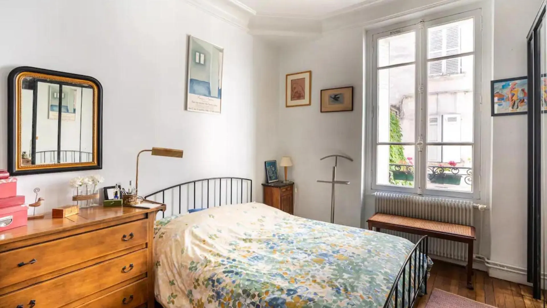 Vintage 2bd With Patio In Montmartre